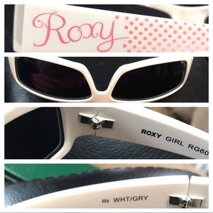NWOT. ROXY GIRL WHITE/GRY SUNGLASSES